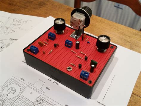 The tuning voltage is stabilized by 4 LEDs but of course you can also use a 6. . 3 transistor shortwave radio circuit